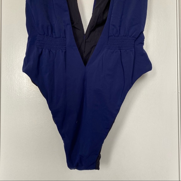 Angelys Balek Deep-V One Piece - Picture 4 of 5